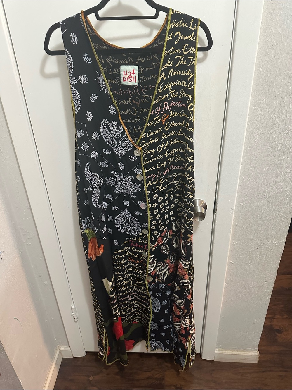 Hot dish vintage maWomen's Black Script & Paisley Maxi Dress